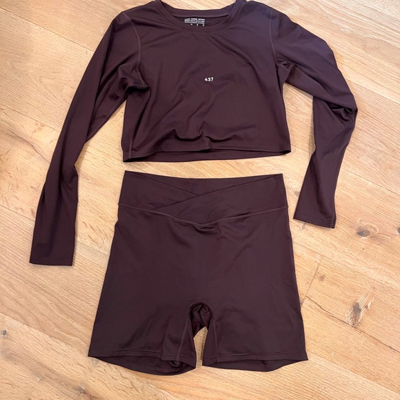 four three seven Tops - 437 workout set